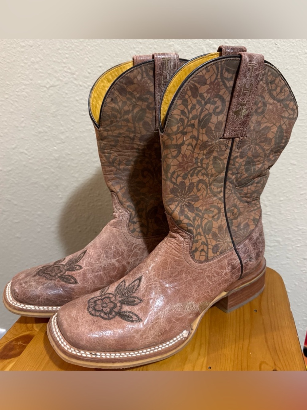 Tin Haul Brown Floral Western  Brown Rosefloral Cowboy Boots with Yellow Lining